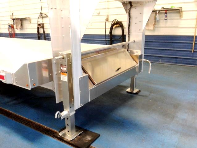 Metzler Trailer Eby Gooseneck Deckover 16K Front Jacks Metzler Trailer Eby Gooseneck Deckover 16K Front Jacks